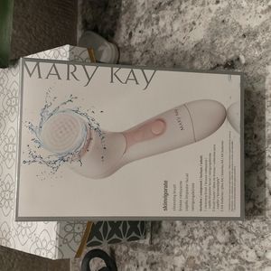 Brand New Mary Kay skin cleansing brush